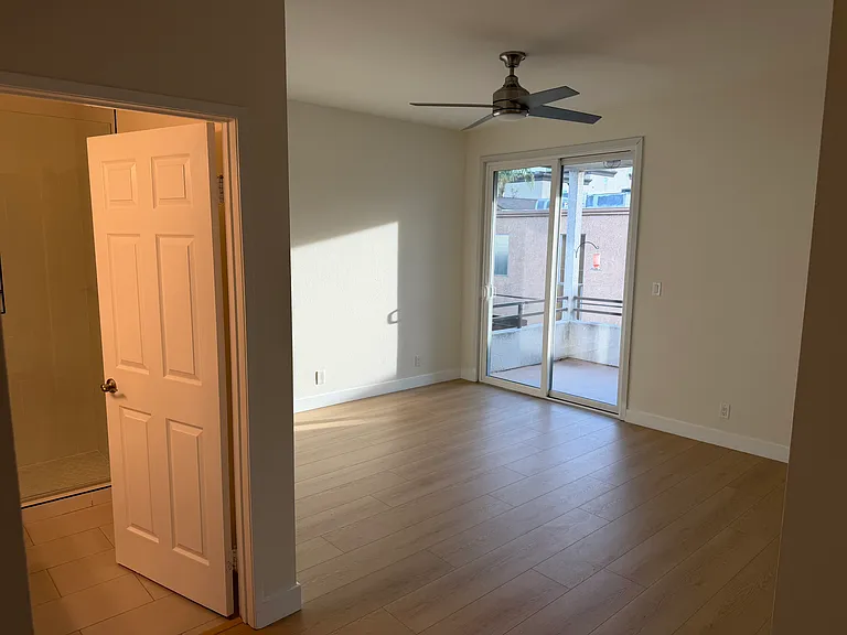 4741 Radford Ave #203 — Photo 37