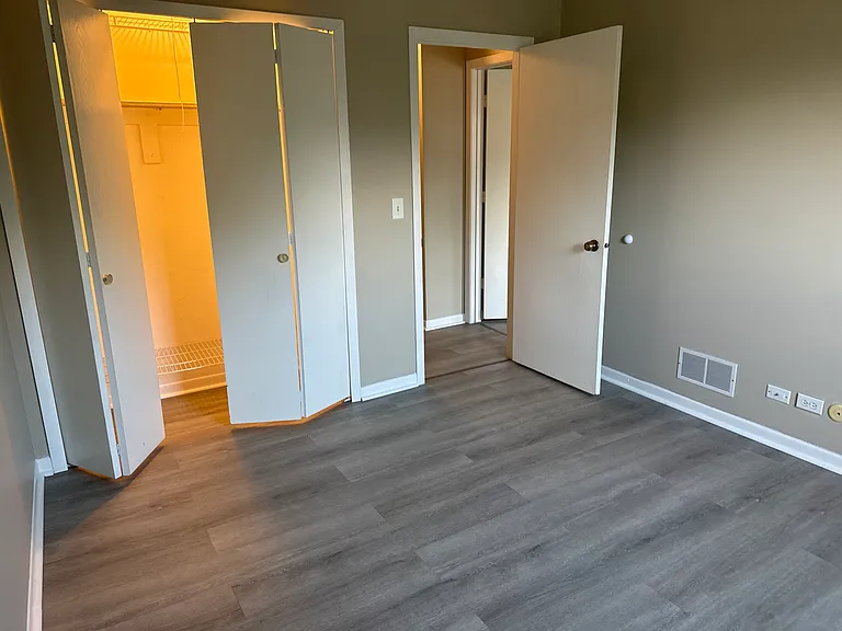5S470 Scots Dr #D — Photo 11
