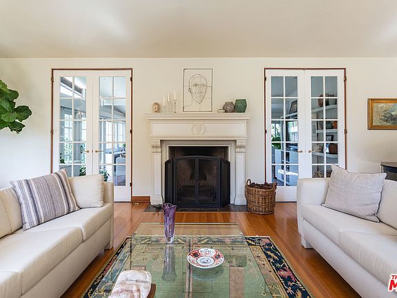 5th image of 329 N Van Ness Ave
