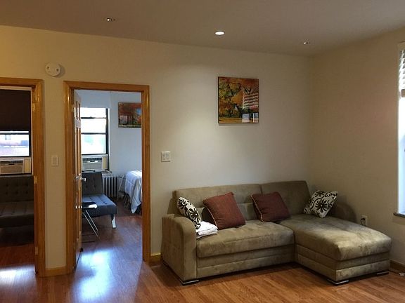 3rd image of 127 Ludlow St APT 4A