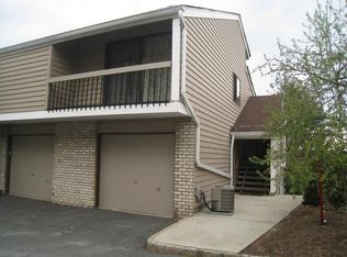 34 Hillside Ct, Clinton, NJ 08809