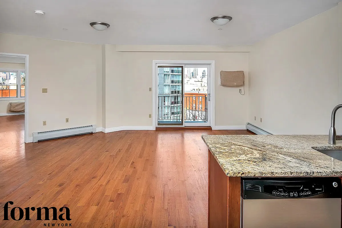 12-03 Jackson Avenue — Photo 2