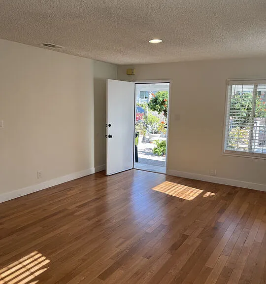 10631 Tinker Ave — Photo 37