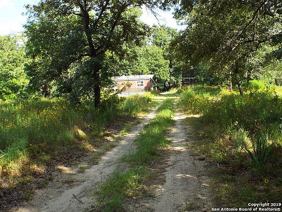 4th image of 106 Shady Oaks Dr