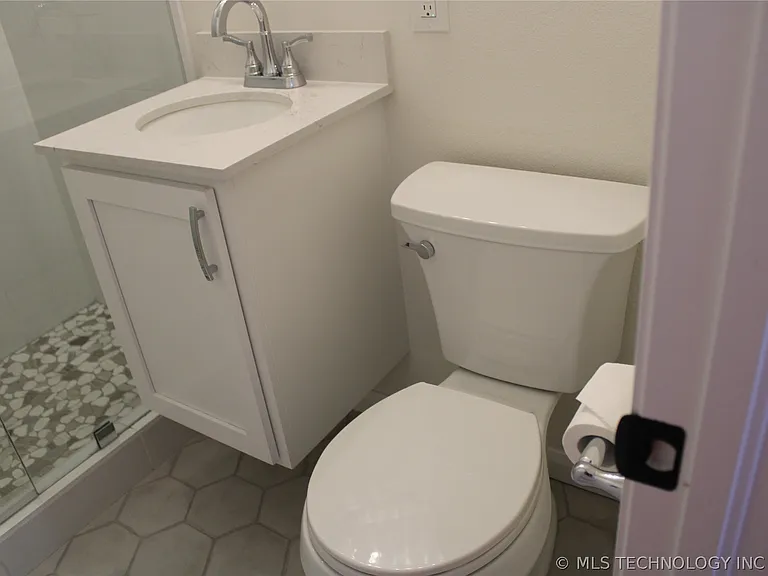 1428 S Harvard Ave — Photo 14
