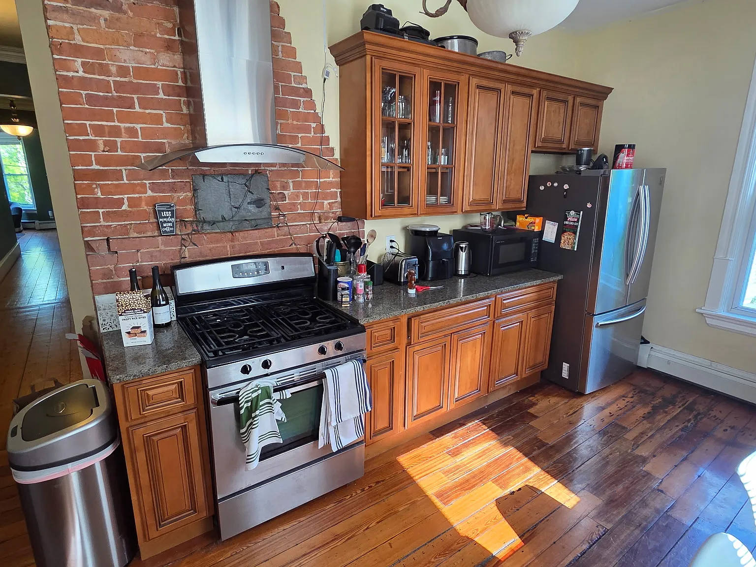 4 bed, 2000 sqft, $995 — Photo 1