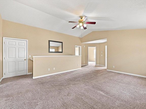 5th image of 830 Heritage Dr