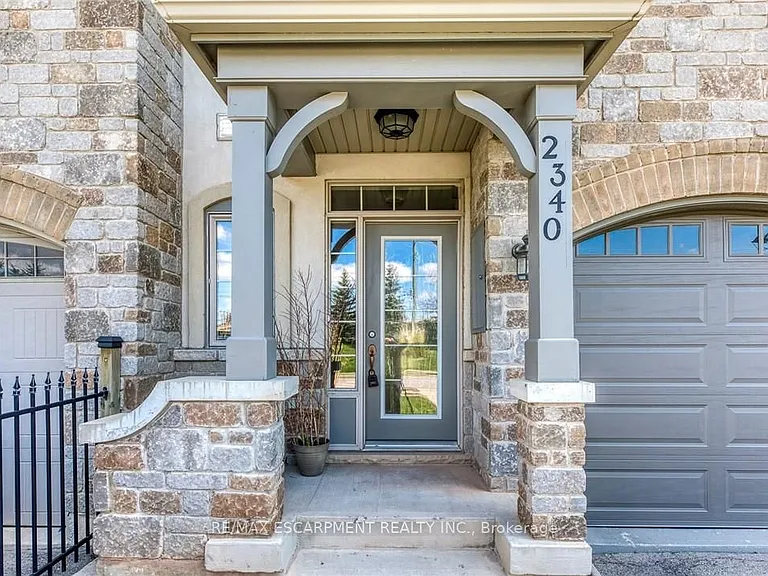 2340 Whistling Springs Cres — Photo 2