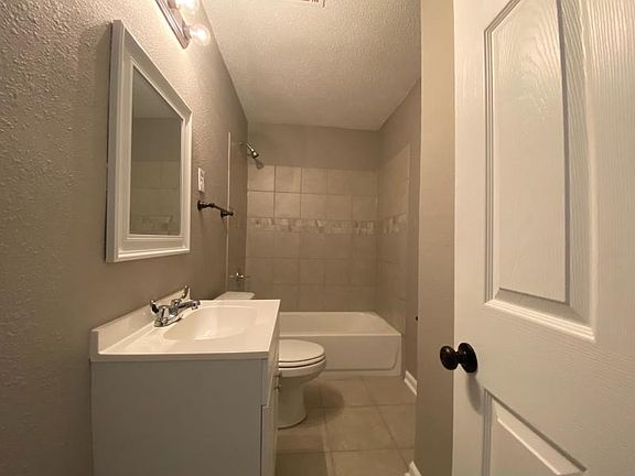4th image of 831 Woodland Ave