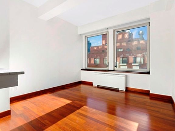 3rd image of 305 E 63rd St APT 4