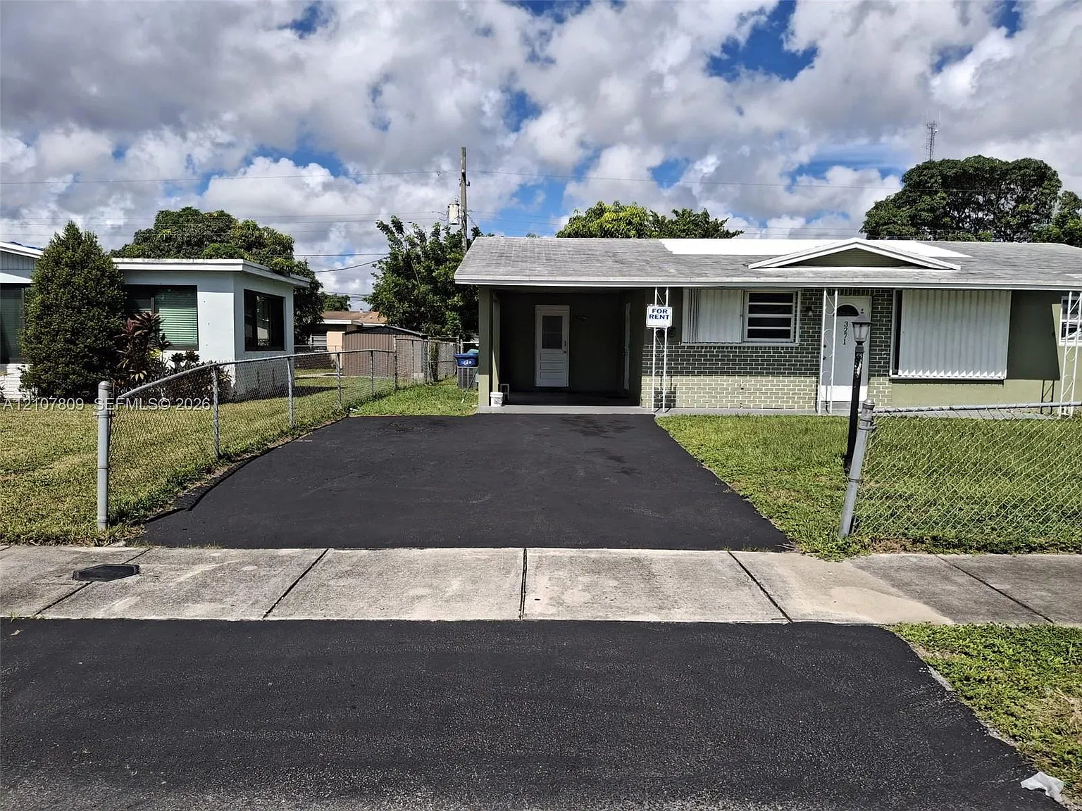 3 bed, 1.0 bath, 1116 sqft, $2,500 — Photo 2
