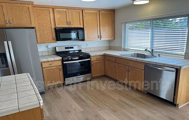 9914 Bourbon Ct — Photo 2