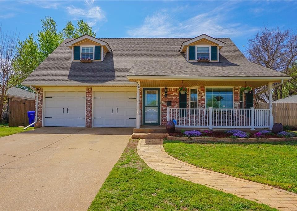 1st image of 320 Woodside Dr
