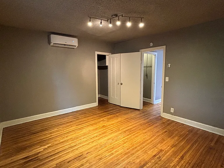 807 N Columbia Pl — Photo 13