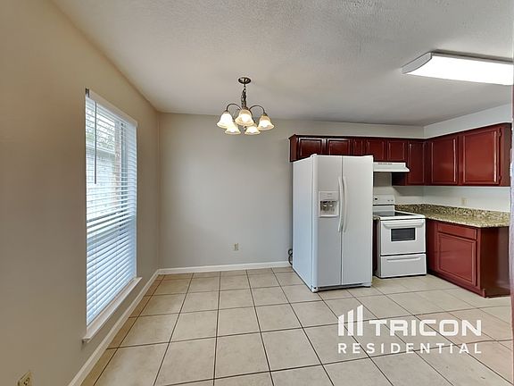 3rd image of 215 Moss Hill Dr