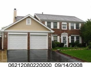 2 Mustang Ct, Streamwood, IL 60107