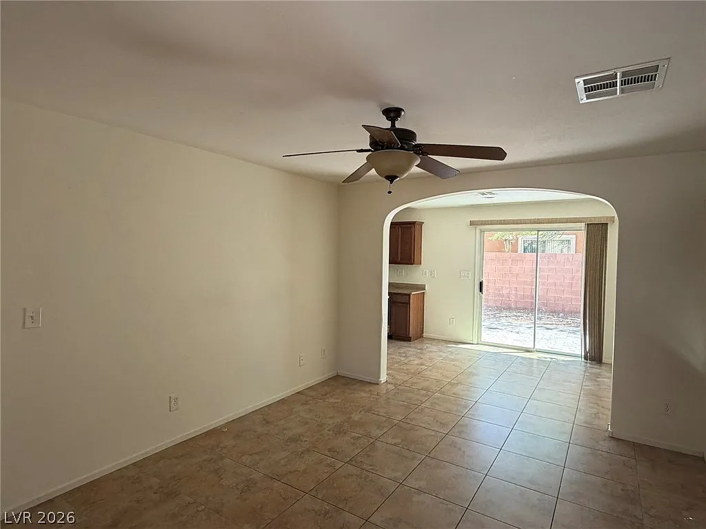 4 bed, 3.0 bath, 1686 sqft, $2,190 — Photo 2