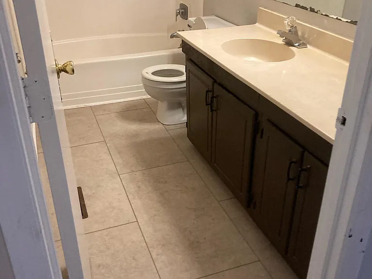 408 17th Ave NE #408 — Photo 5