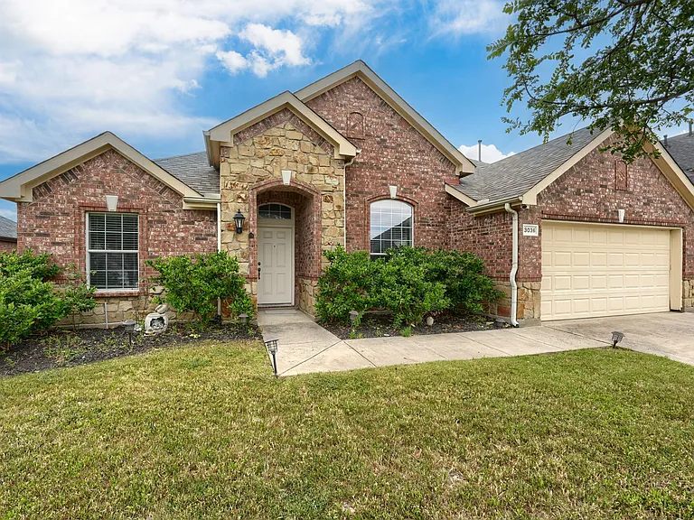 3036 Bella Vista Ln — Photo 1