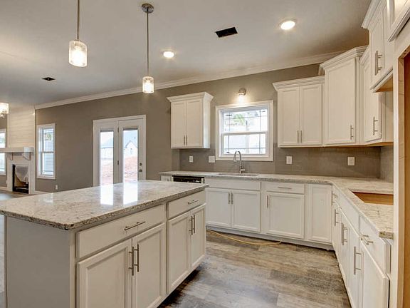 5th image of 283 Wellington Dr