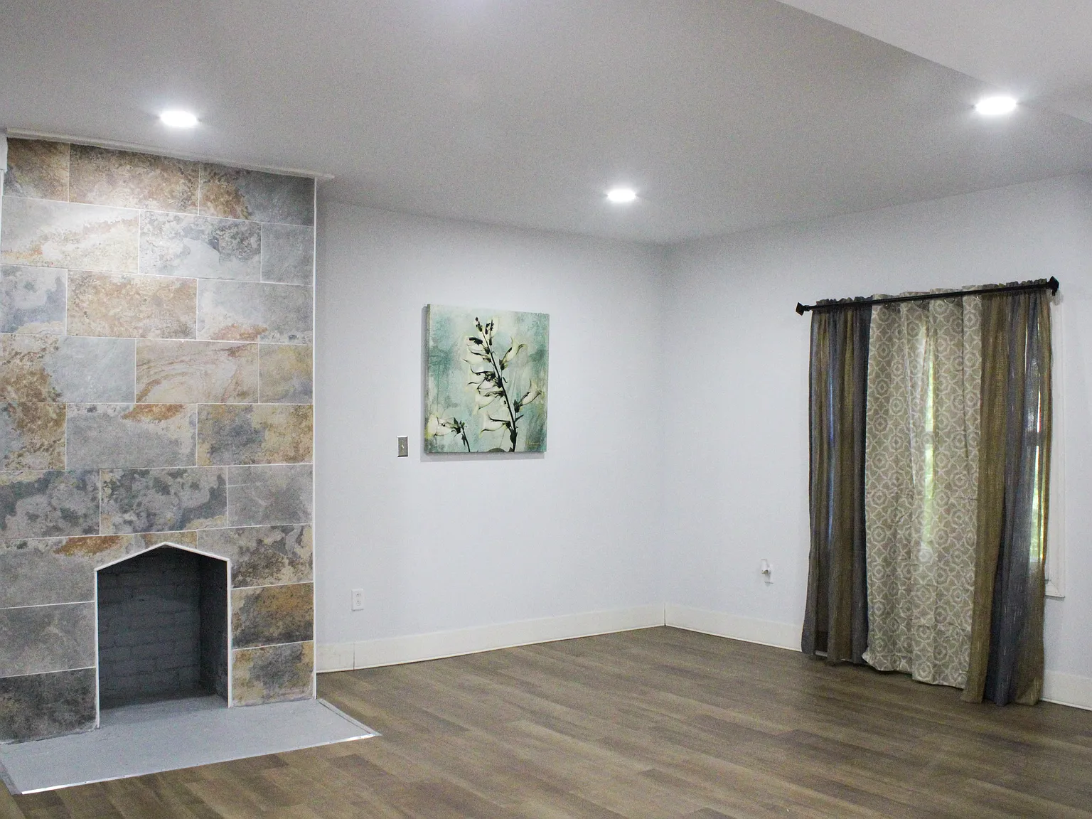 2 bed, 1.5 bath, 2560 sqft, $950 — Photo 2