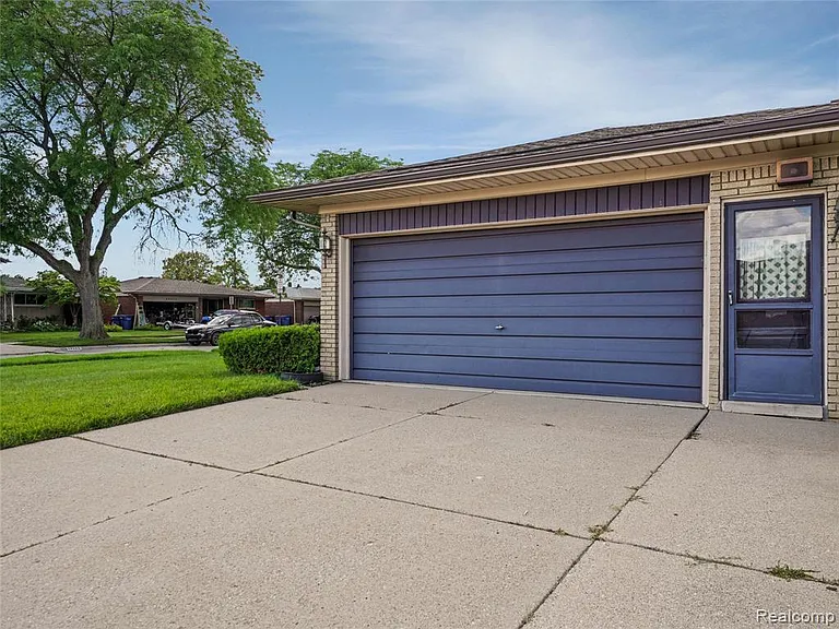 28506 Steele Dr — Photo 40