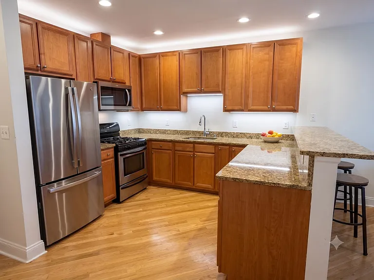407 Adams St #4 — Photo 5