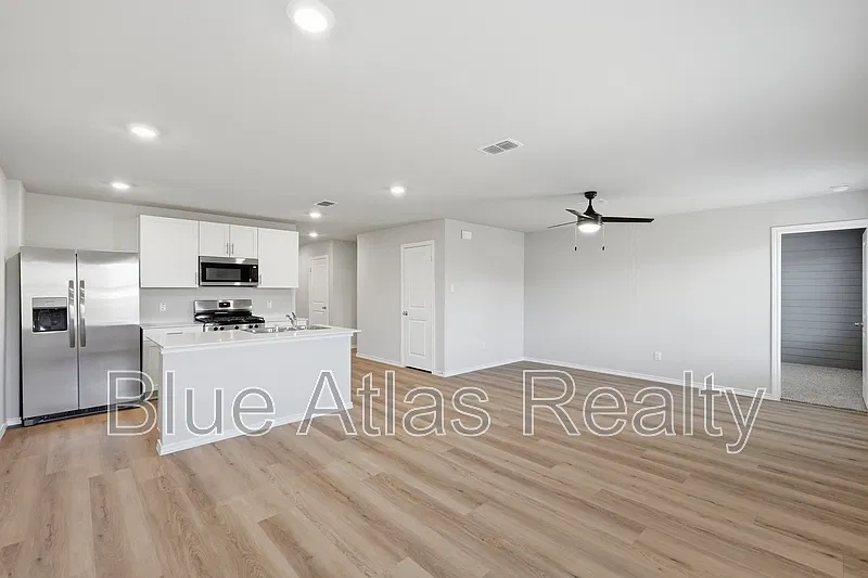 3 bed, 2.0 bath, 1201 sqft, $1,950 — Photo 4