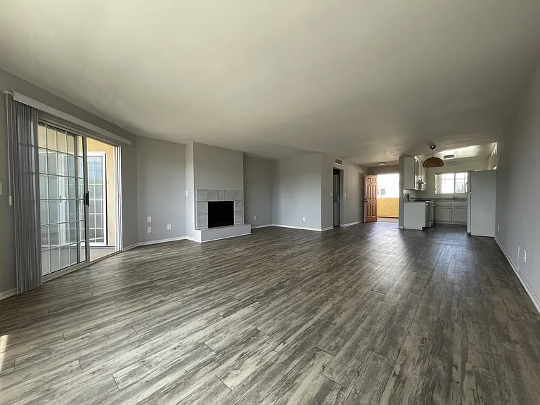 4280 Lindblade Dr — Photo 12