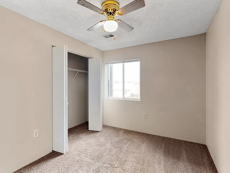 Cambridge Apartments — Photo 42