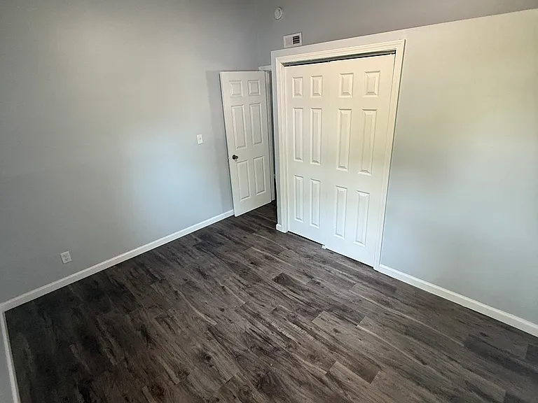 612 E 47th Pl — Photo 10