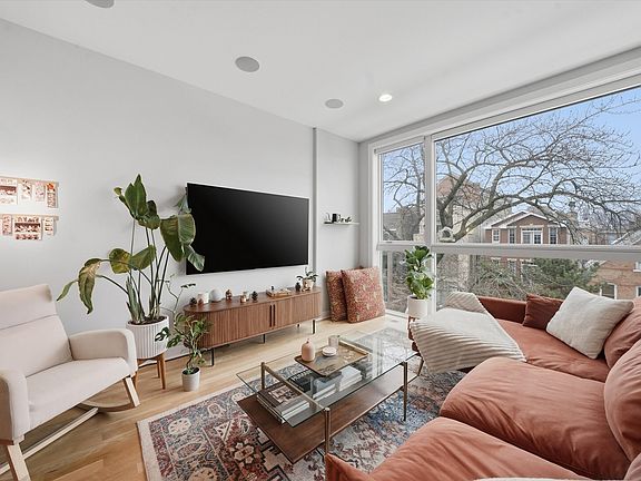 5th image of 816 N Wood St #3N
