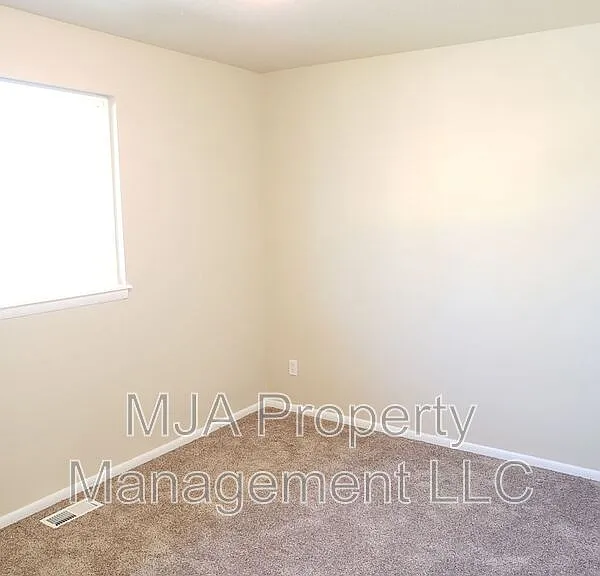 966 W Center St — Photo 11