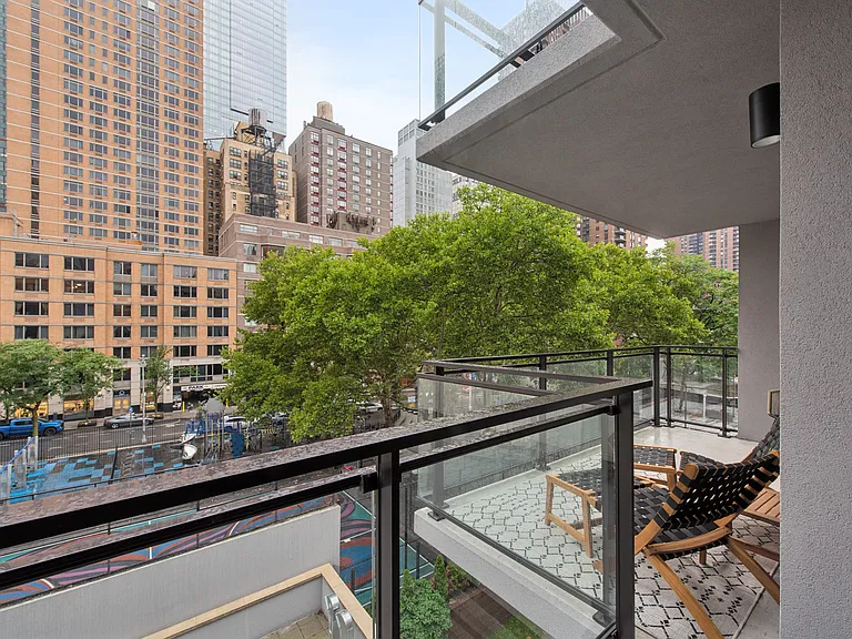 350 W 44th St #505 — Photo 15