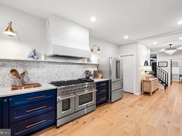 806 Moyer St, Philadelphia, PA 19125