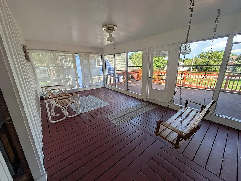 6234 N Canterbury Rd #UPSTAIRS — Photo 32