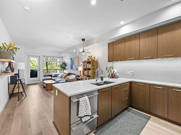 3rd image of 323 N 20th Ave SW #218