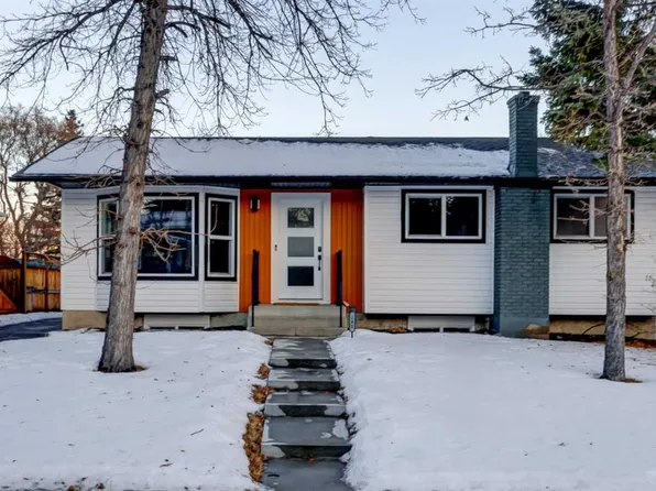 392 W Cantrell Dr SW, Calgary, AB T2W 2E4