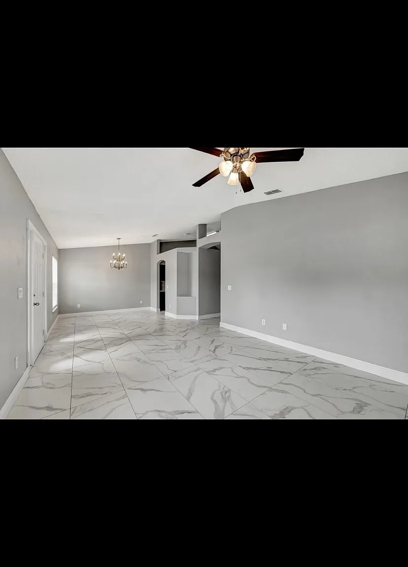 2878 SE East Blackwell Dr — Photo 3