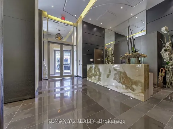 32 Davenport Rd #2306, Toronto, ON M5R 0B5