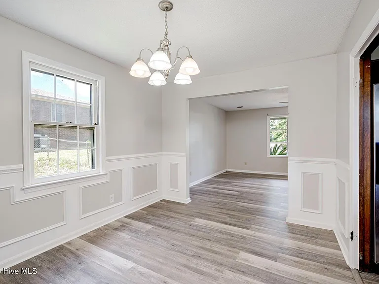 152 Holiday Dr — Photo 13