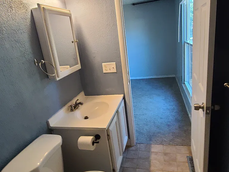 Master Bedroom full bathroom