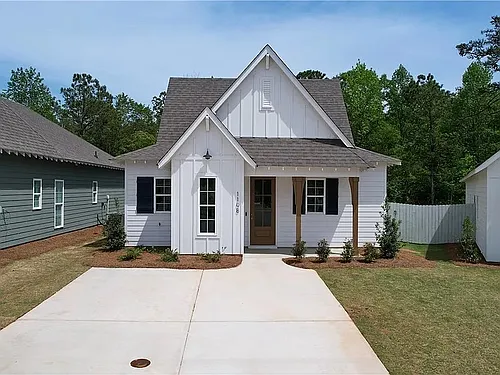 1108 Woodland Cir Photo 1