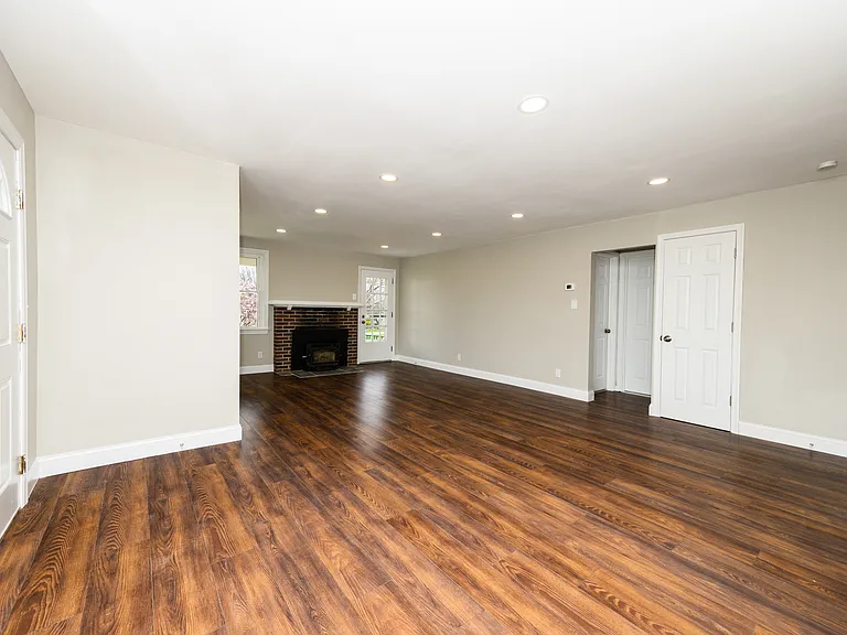1050 S Keim St — Photo 14