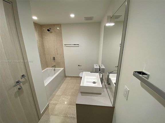 5th image of 1000 Brickell Plz #2307
