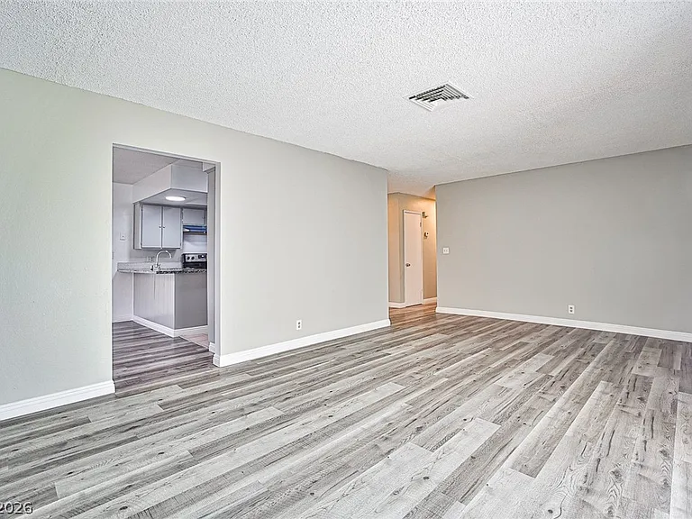 1320 Robin St — Photo 15