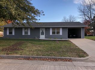 1106 W 17th St, Maryville, MO 64468