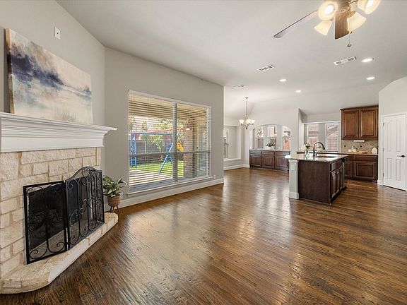 3rd image of 4206 Poppy Dr