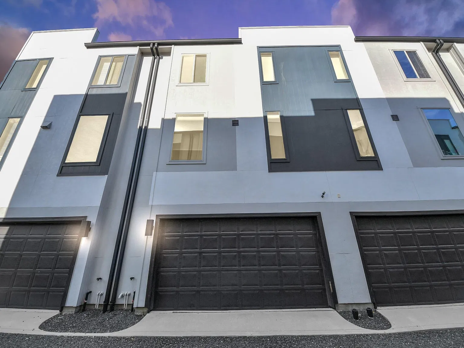 3 bed, 3.5 bath, 2032 sqft, $3,100 — Photo 2