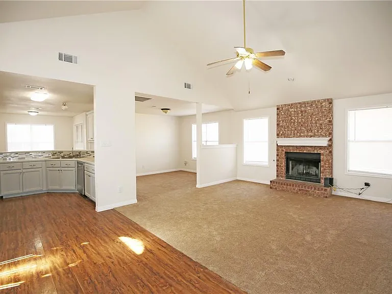 2308 Sycamore Trl — Photo 12